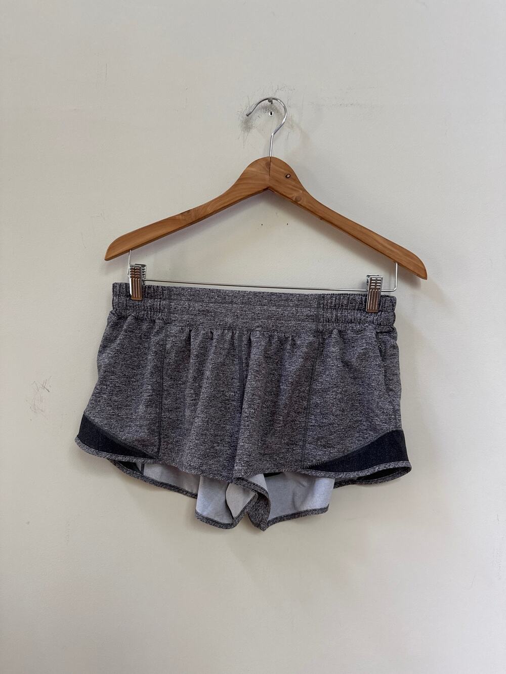 Lululemon Hotty Hot Short II 2.5” Size 10 Running Workout Athletic Performance